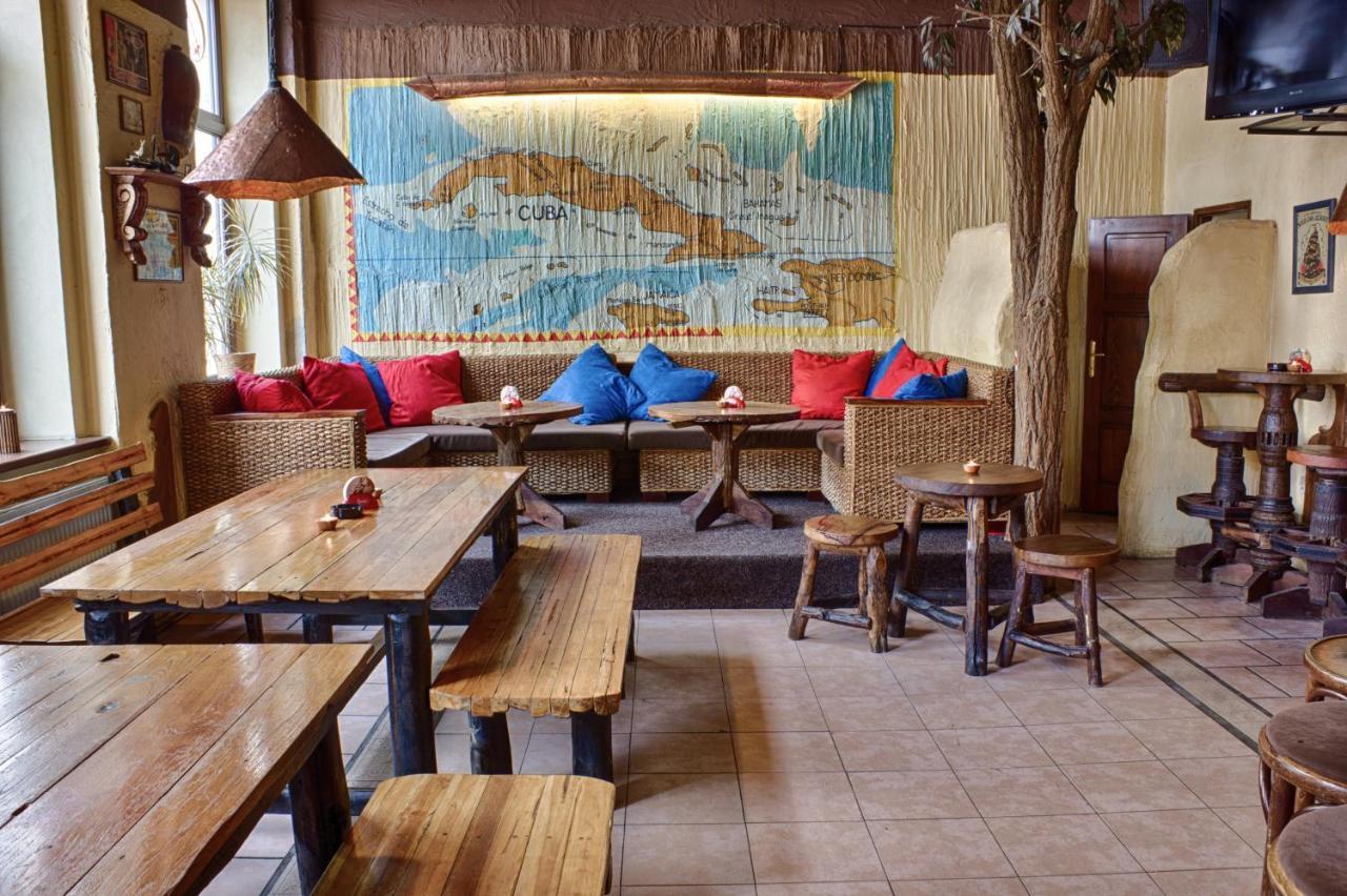 Cuba Bar & Hostel Ceske Budejovice Extérieur photo