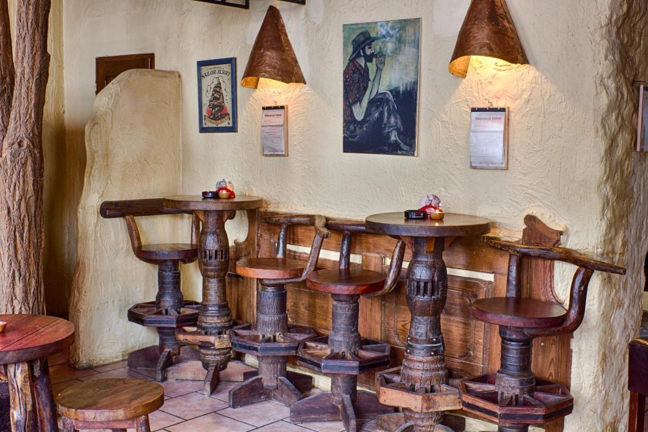 Cuba Bar & Hostel Ceske Budejovice Extérieur photo