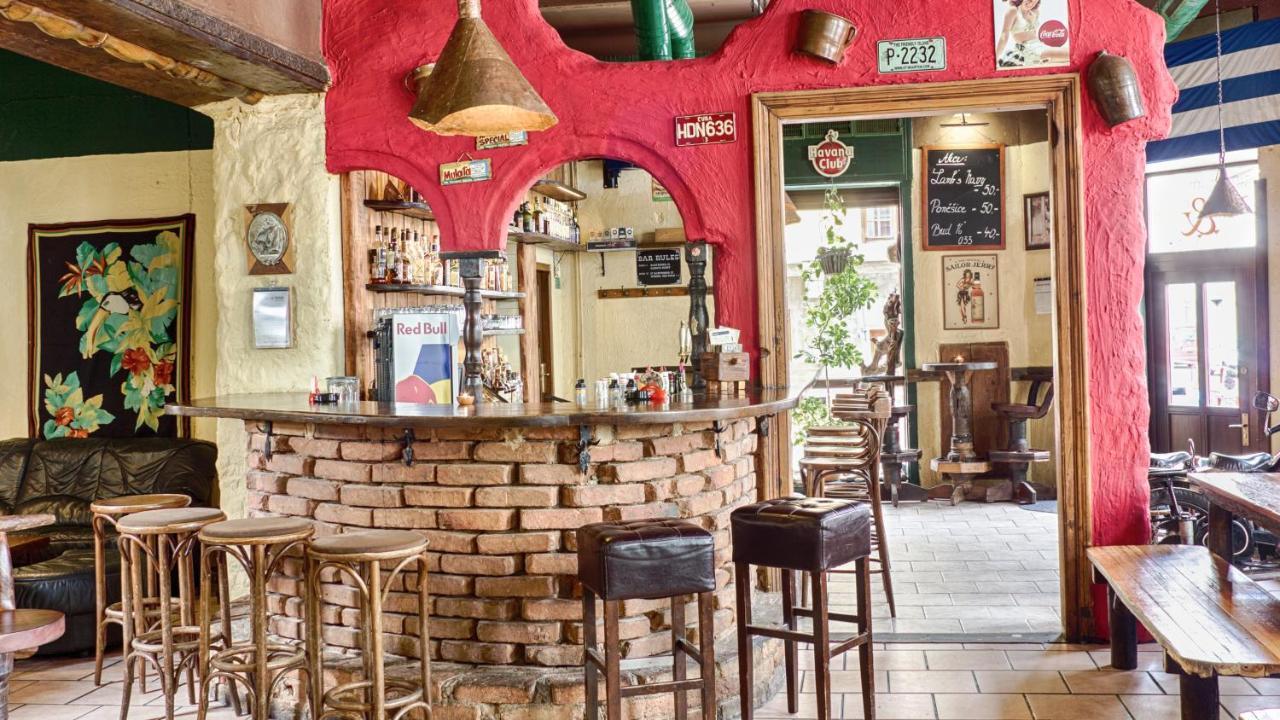 Cuba Bar & Hostel Ceske Budejovice Extérieur photo
